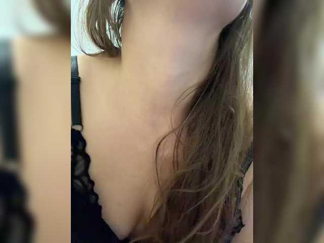 CreamRaspberrya live cam on BongaCams