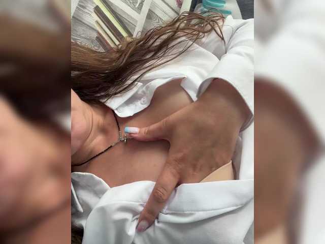 CreamRaspberrya live webcam show