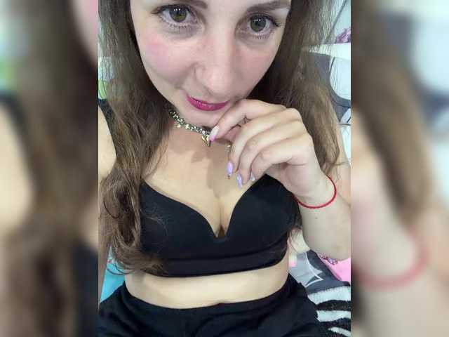 creamraspberrya cam belle