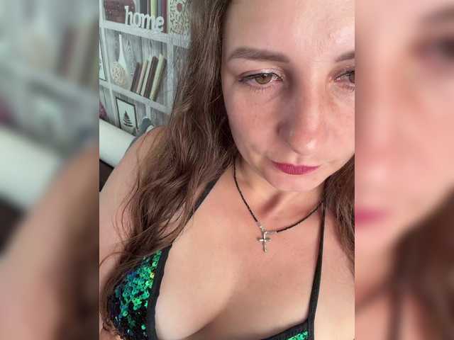 CreamRaspberrya live webcam show