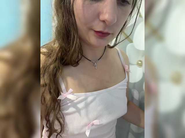 creamraspberrya cam belle