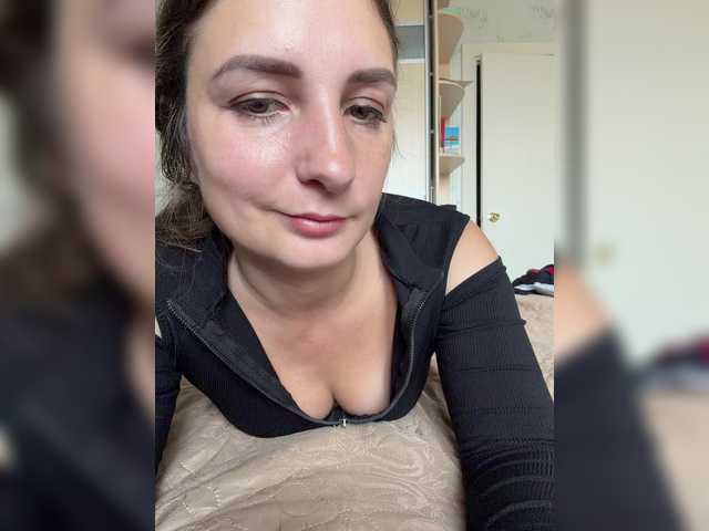 CreamRaspberrya live cam on BongaCams