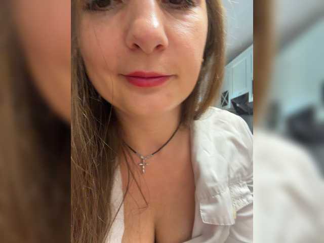 creamraspberrya cam belle