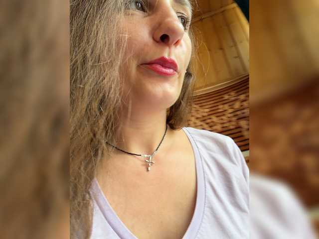 creamraspberrya cam belle