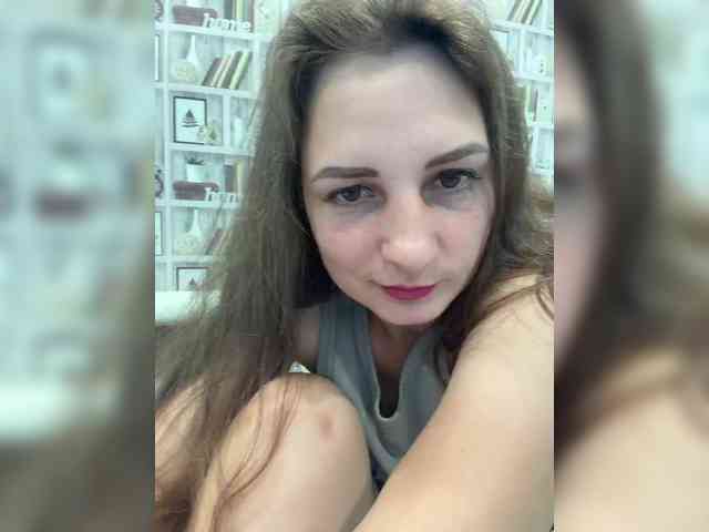 CreamRaspberrya Live Webcam on BongaCams