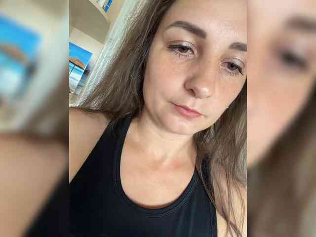 CreamRaspberrya Live Webcam on BongaCams
