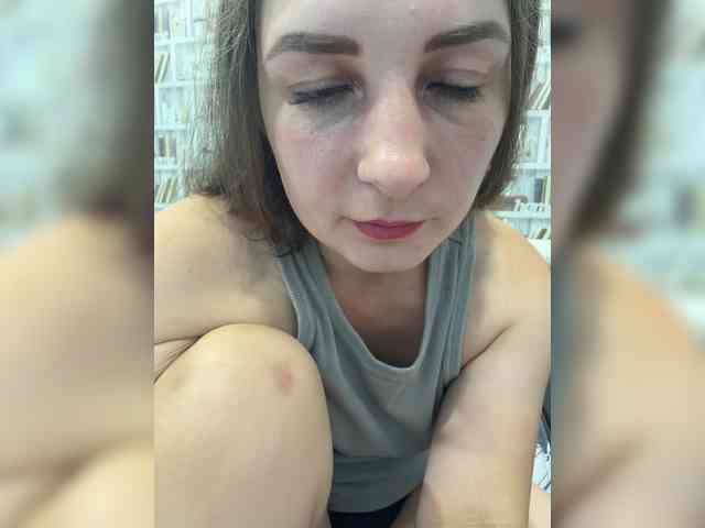 CreamRaspberrya Live Webcam on BongaCams
