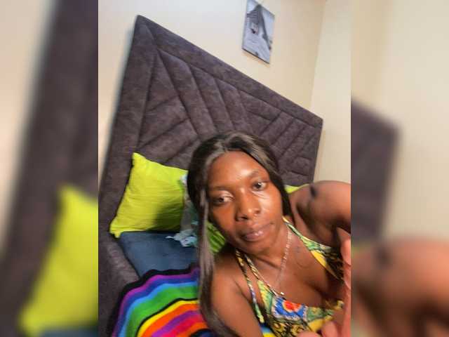 Sassywins605 live cam on BongaCams