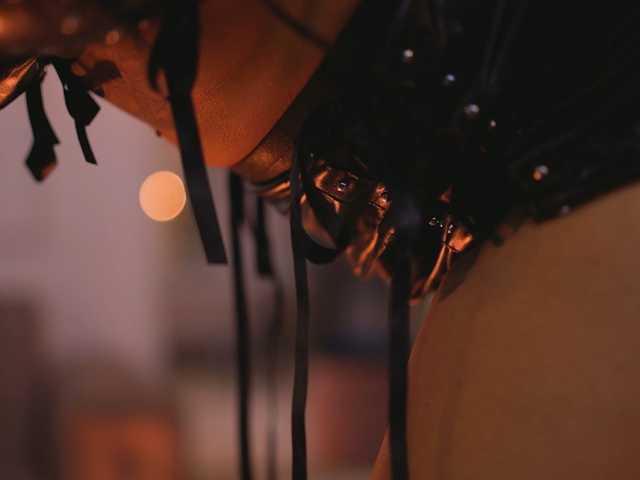 GallienneGolld live cam on BongaCams