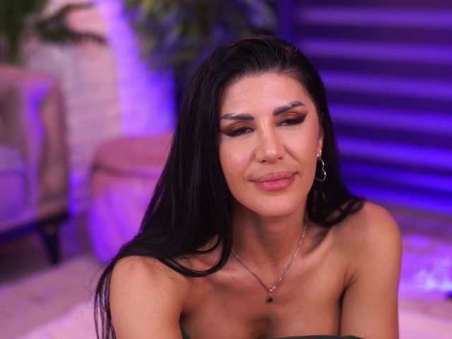 GallienneGolld live cam on BongaCams