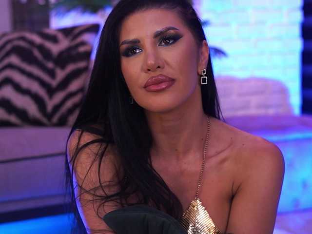 GallienneGolld live cam on BongaCams