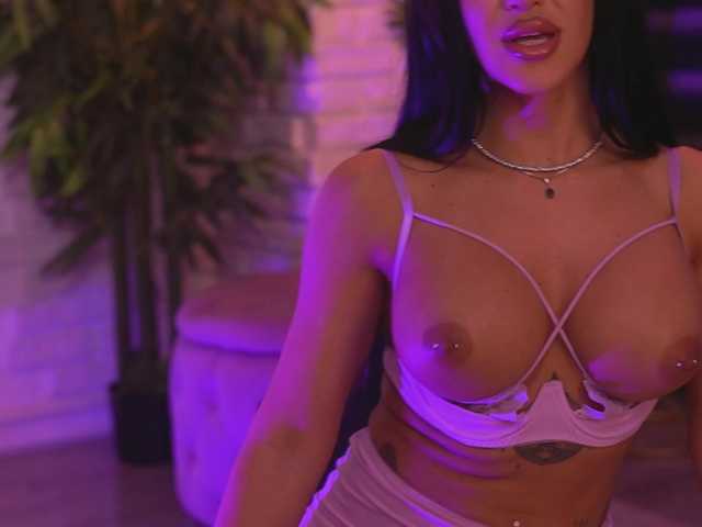 GallienneGolld live cam on BongaCams