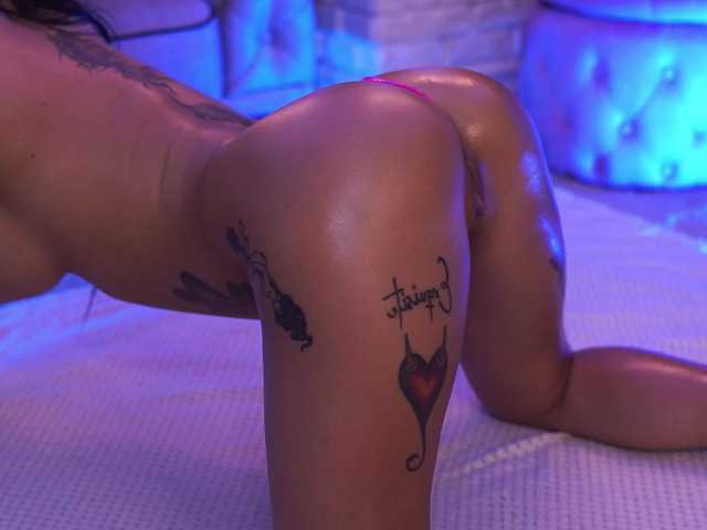 GallienneGolld live cam on BongaCams