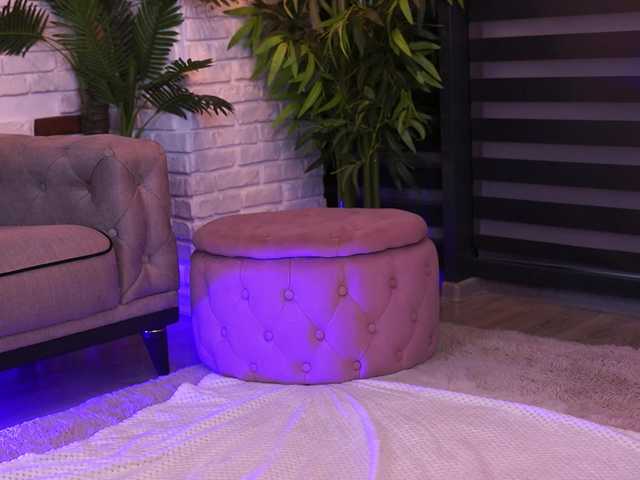 GallienneGolld live webcam show