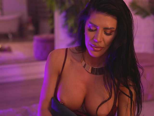 GallienneGolld live cam on BongaCams