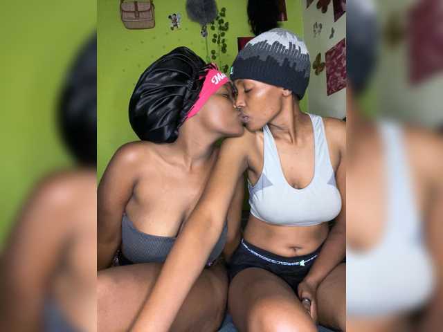 Bondeddesire live cam on BongaCams