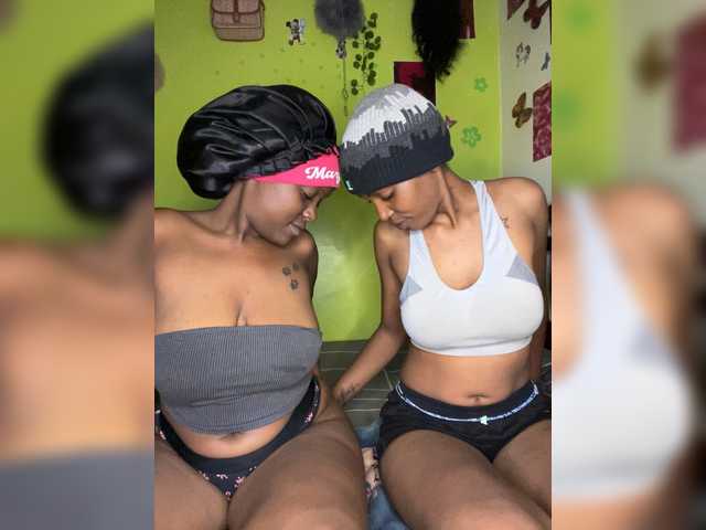 Bondeddesire live cam on BongaCams