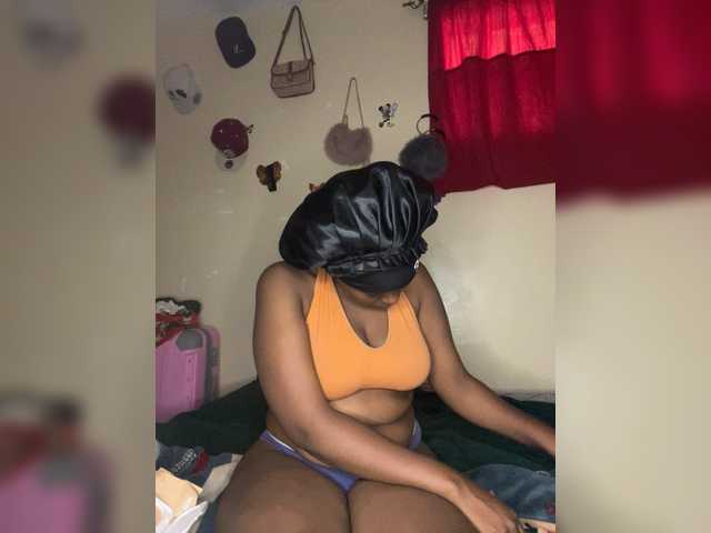 Bondeddesire live cam on BongaCams