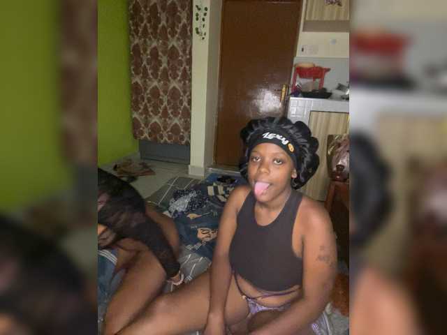 Bondeddesire live cam on BongaCams