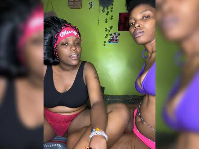Bondeddesire live cam on BongaCams