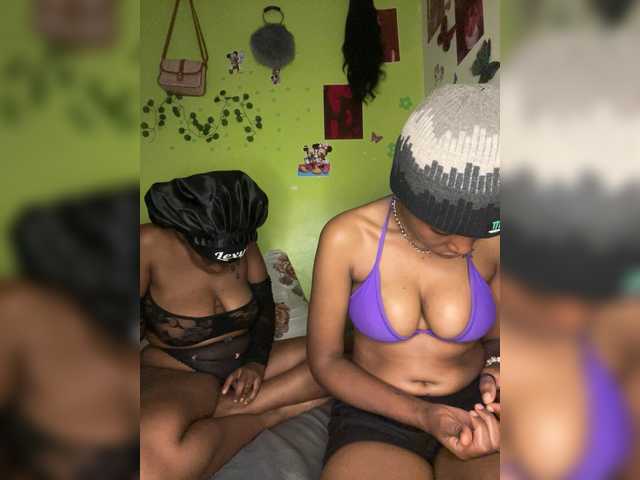 Bondeddesire live webcam show