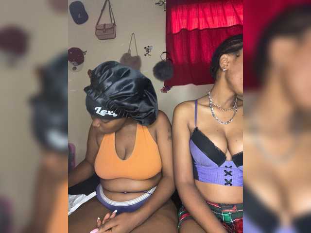 Bondeddesire live cam on BongaCams