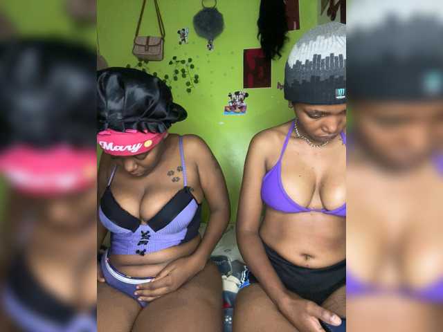 Bondeddesire live webcam show