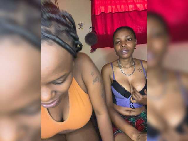 Bondeddesire live cam on BongaCams