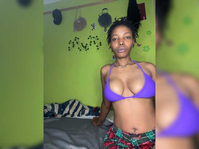Bondeddesire live webcam show