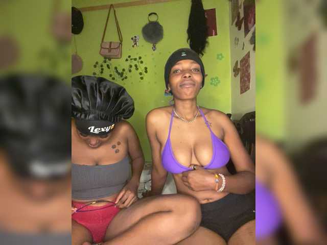 Bondeddesire live webcam show