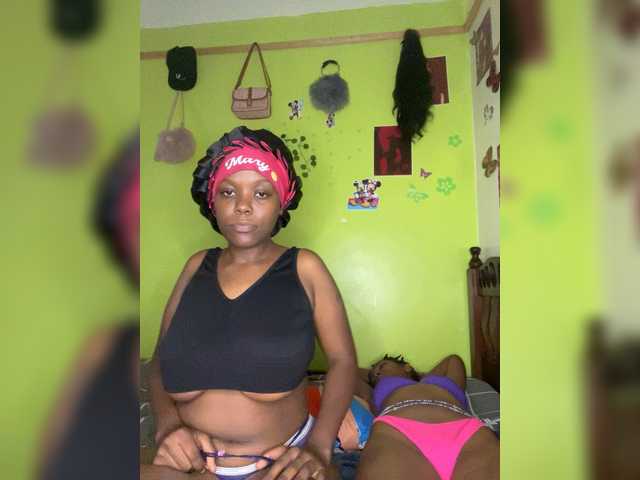 Bondeddesire live cam on BongaCams
