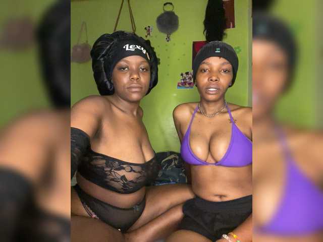Bondeddesire live webcam show