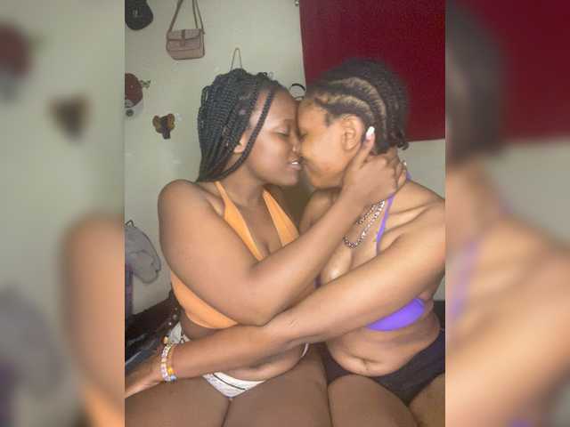 Bondeddesire live cam on BongaCams