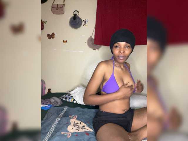 Bondeddesire live cam on BongaCams