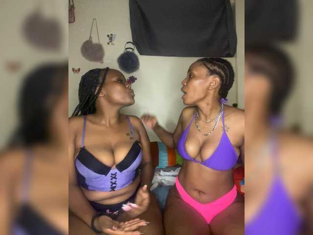 Bondeddesire live cam on BongaCams