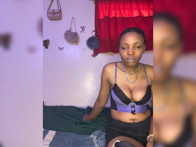 Bondeddesire live cam on BongaCams