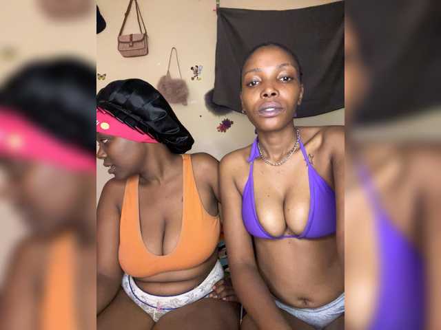 le modèle Bondeddesire est en webcam porno dans un show sur le site bongacams, il possède les tags suivants: Ebony,Brunette,Trimmed