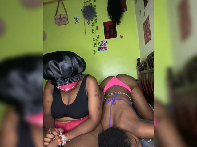 Bondeddesire live cam on BongaCams