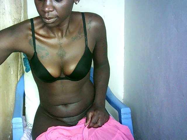 le modèle Lynnne est en webcam porno dans un show sur le site bongacams, il possède les tags suivants: Ebony,Brunette,Shaved