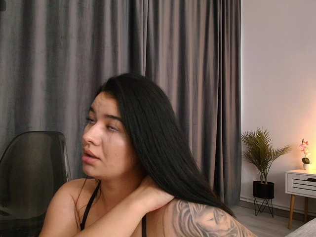 le modèle Ava-Monroee est en webcam porno dans un show sur le site bongacams, il possède les tags suivants: White/Caucasian,Brunette,Shaved