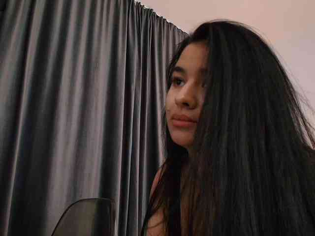 Ava-Monroee webcam