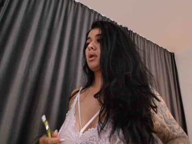 Ava-Monroee webcam