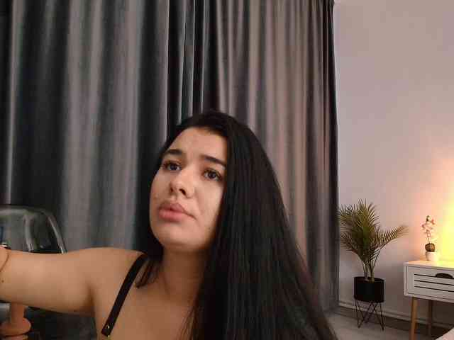 Ava-Monroee webcam