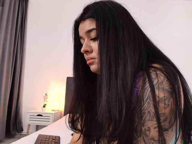 Ava-Monroee webcam