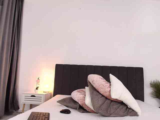 Ava-Monroee webcam