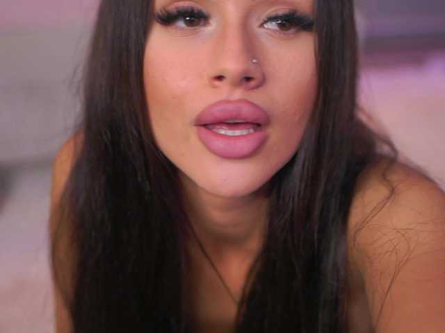 IsadoraReyes live cam on BongaCams