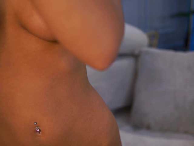 IsadoraReyes live cam on BongaCams