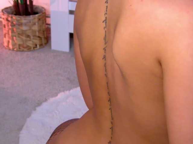 IsadoraReyes live cam on BongaCams