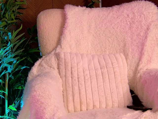 IsadoraReyes live cam on BongaCams