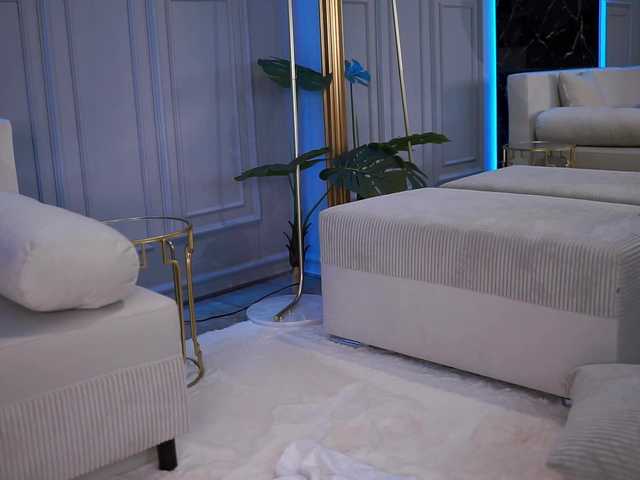 IsadoraReyes live cam on BongaCams